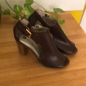 White Mountain Perforated Block Heel Shoes Size 7.5